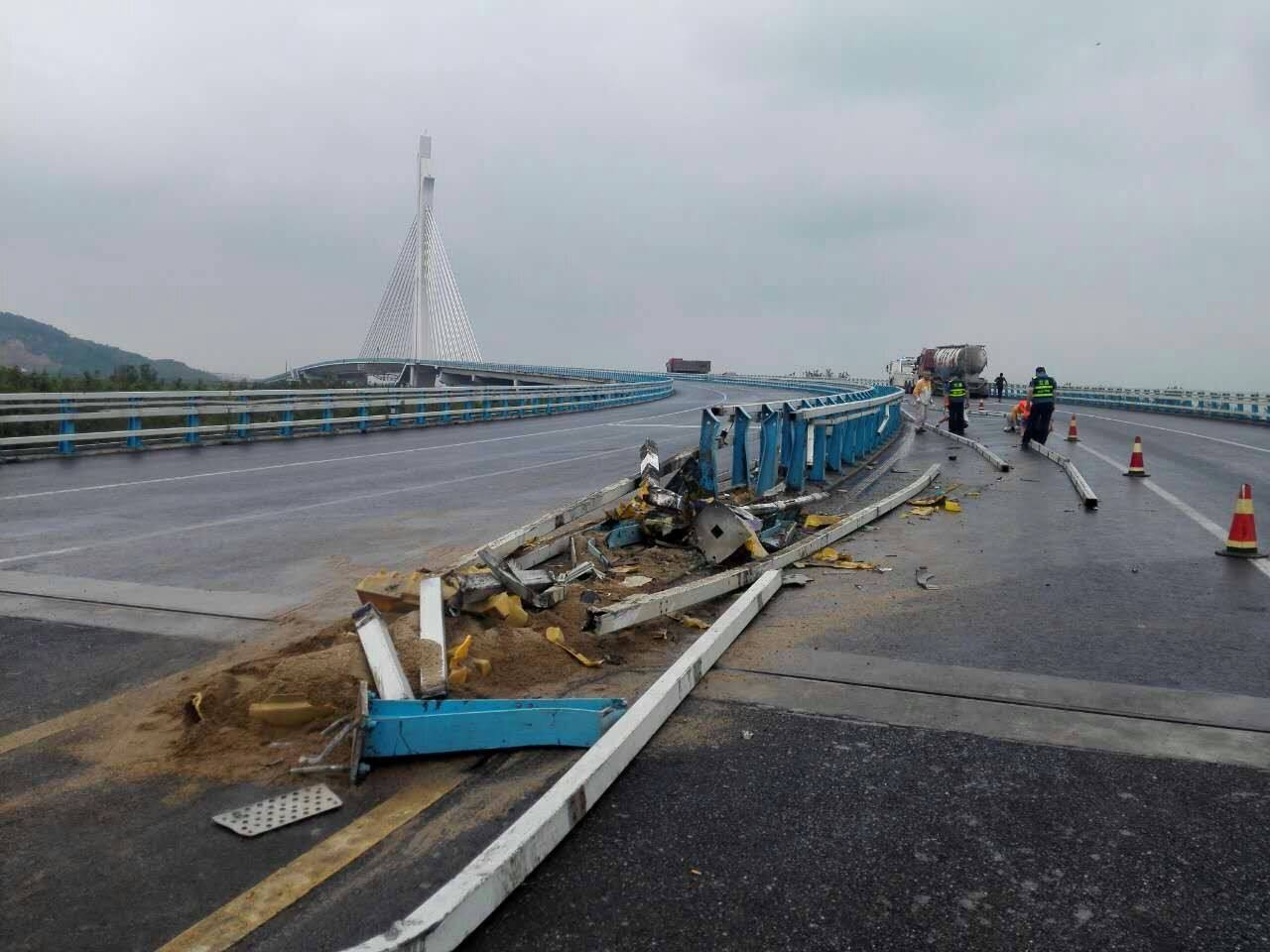 阿勒泰高速公路護欄網價錢