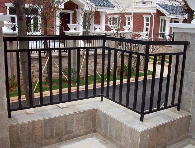 阿里巴巴高速公路護欄安裝活