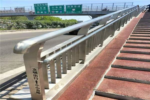 榆林高速護(hù)欄廠家直銷(xiāo)