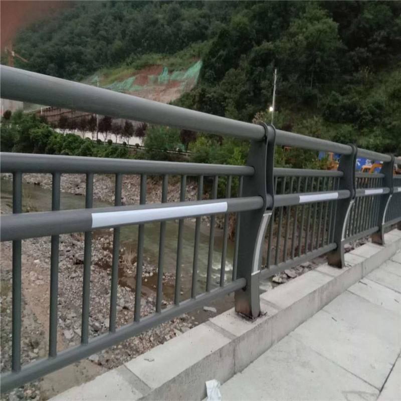 榆樹(shù)高速護(hù)欄板生產(chǎn)設(shè)備