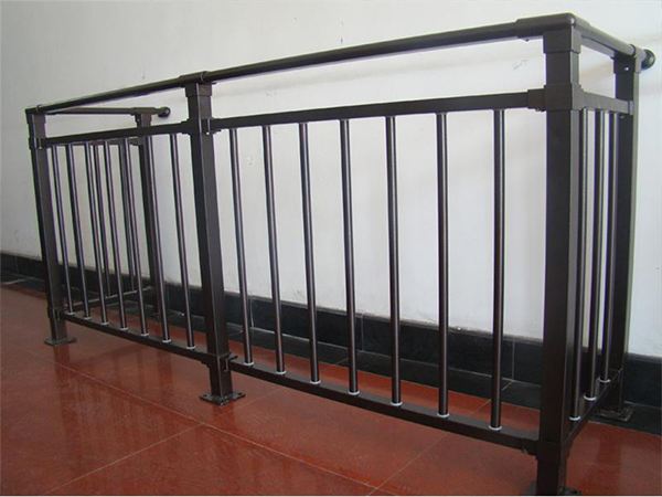 玉楚高速峨山護欄施工方