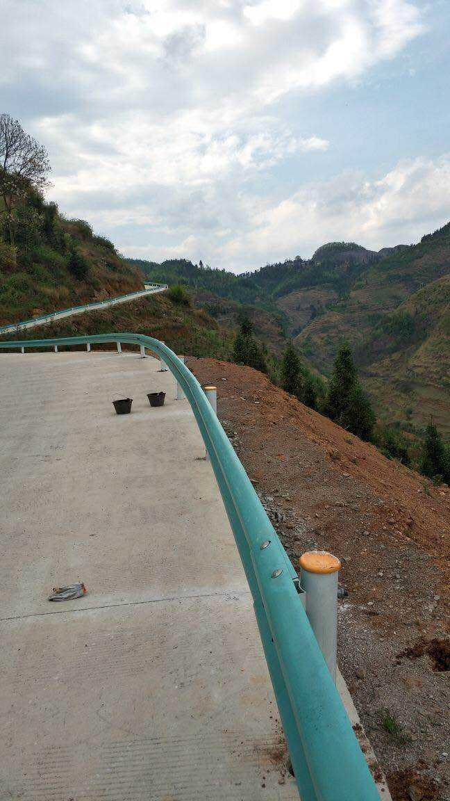 玉溪高速護欄板成型設備