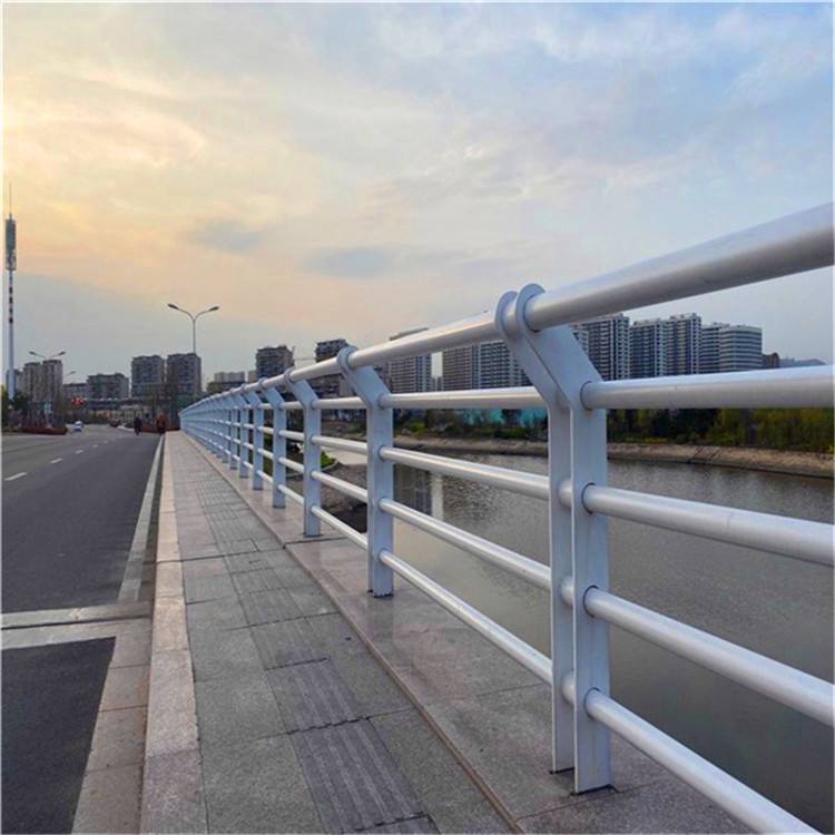 玉溪高速護欄板滾壓成型設(shè)備