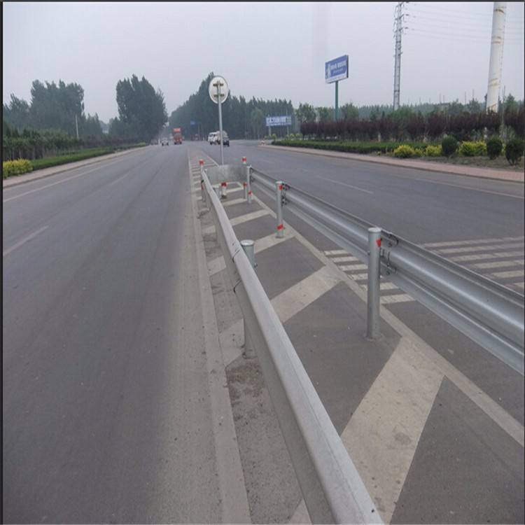 玉溪高速路護(hù)欄怎么選