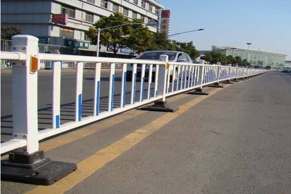 岳陽高速護(hù)欄板價(jià)格低