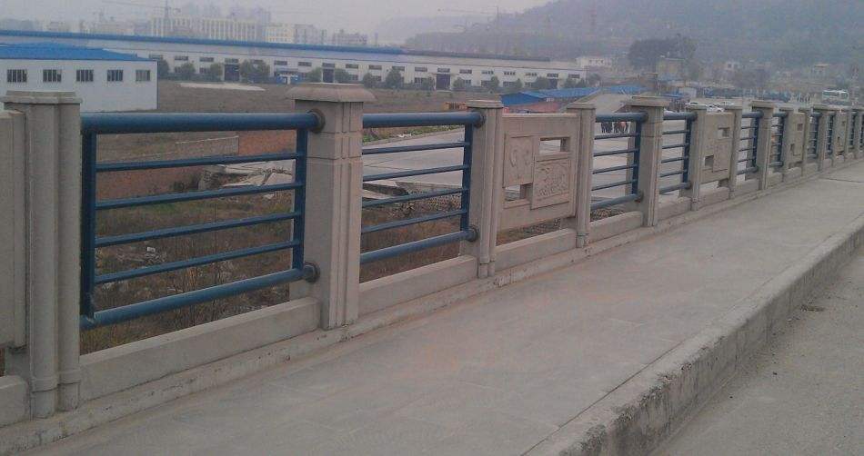 云浮高速護欄板設(shè)備