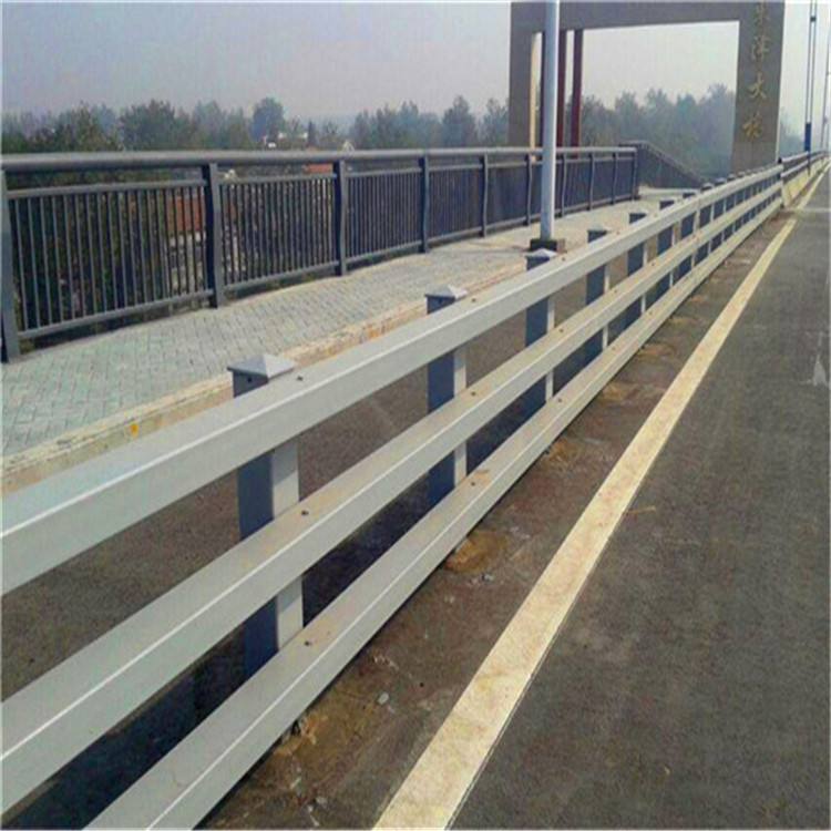 云南高速波形護(hù)欄板規(guī)格