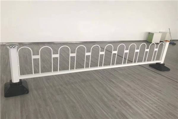 云南高速公路波形護欄板廠家