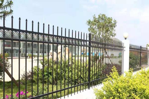 云南高速公路護欄板供應