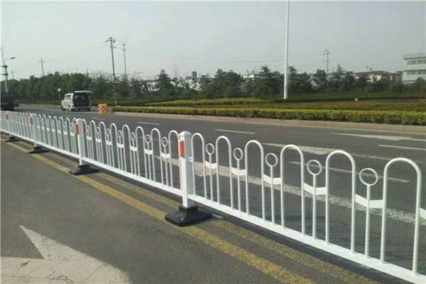 云南高速公路護欄廠