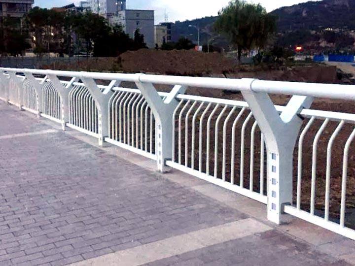 云南高速公路護欄市場