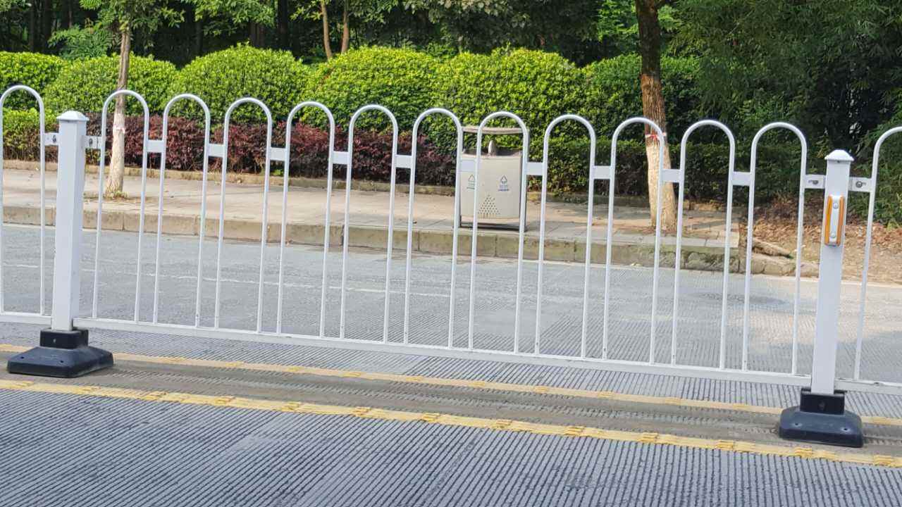 云南高速公路上的護欄