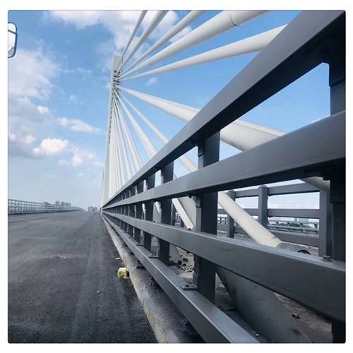 云南高速護欄板廠家價格