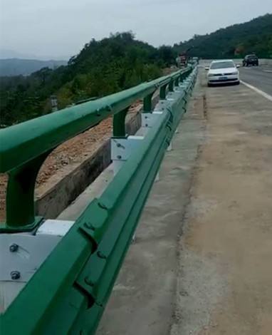 云南高速護欄板端頭