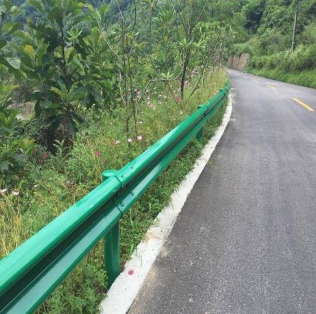 云南高速護(hù)欄板壓型設(shè)備