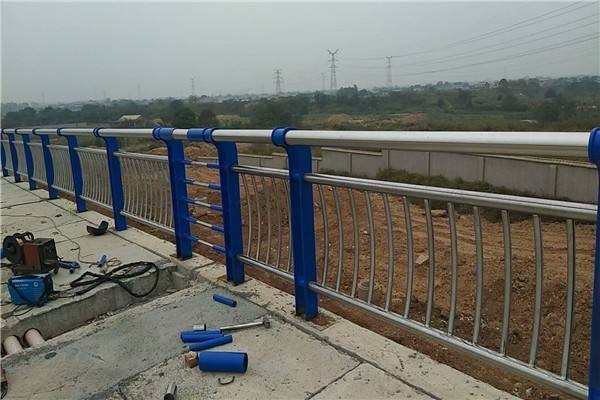 云南高速護欄板壓型設備生產線