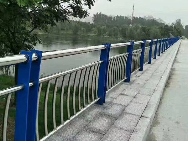 云南高速護欄報價