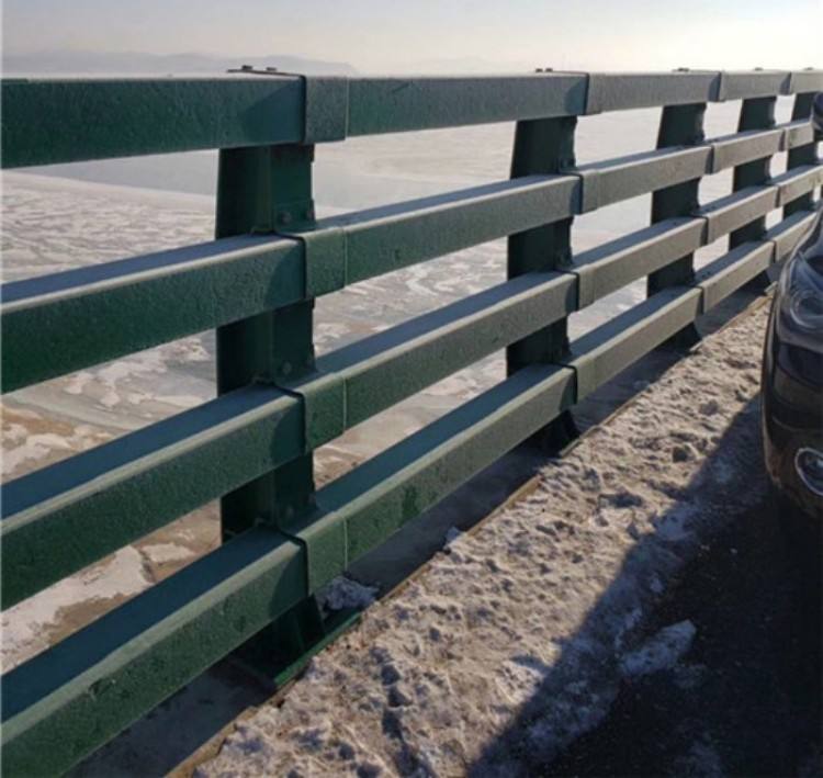 伊犁高速公路護(hù)欄網(wǎng)廠家