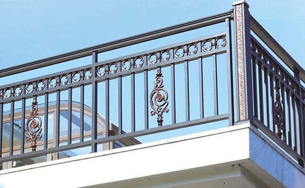 宜賓柏溪金沙江大高速護欄掉落