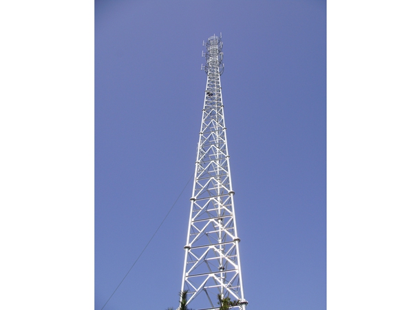 周圍三個(gè)通訊信號(hào)塔